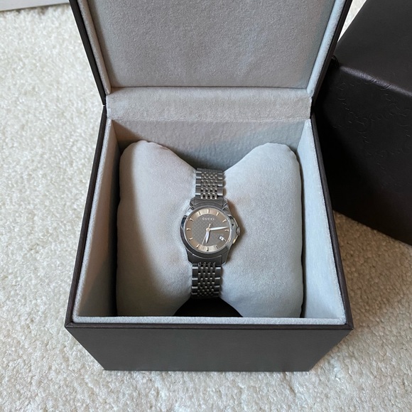 SOLD **GUCCI TIMELESS WATCH** - Picture 3 of 13
